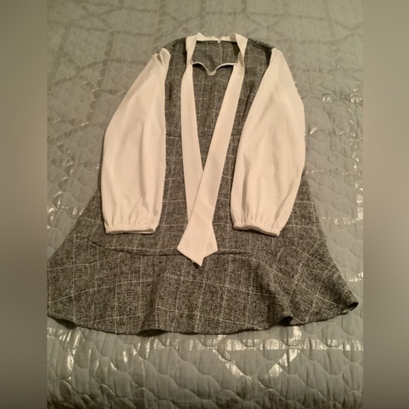 DRESS~GREY AND WHITE~ with PLEATED HEM~ LARGE - Picture 3 of 5